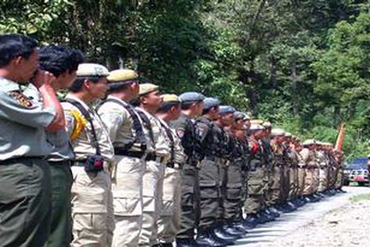 Ilustrasi: Polisi kehutanan Taman Nasional Kerinci Seblat, dalam apel di wilayah hutan perbatasan Provinsi Jambi dan Sumatera Barat, beberapa tahun lalu.