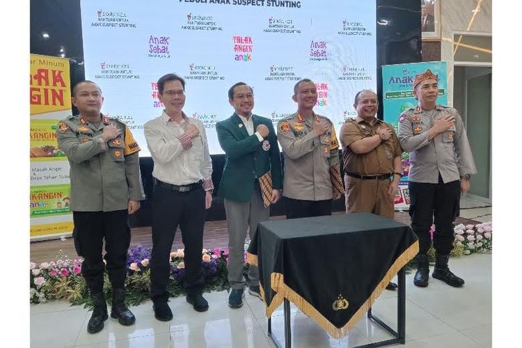Sejumlah pemangku kepentingan terkait turut hadir dalam penyerahan bantuan dari Sido Muncul kepada anak suspect stunting di Kota Bandung