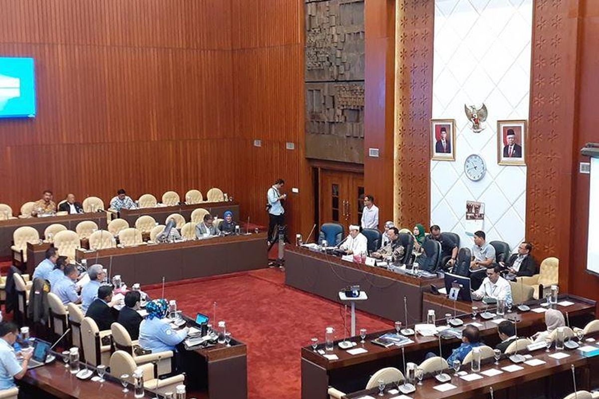  Rapat Dengar Pendapat (RDP) KKP bersama Komisi IV DPR RI membahas pergeseran anggaran untuk budidaya di Jakarta, Senin (24/2/2020).