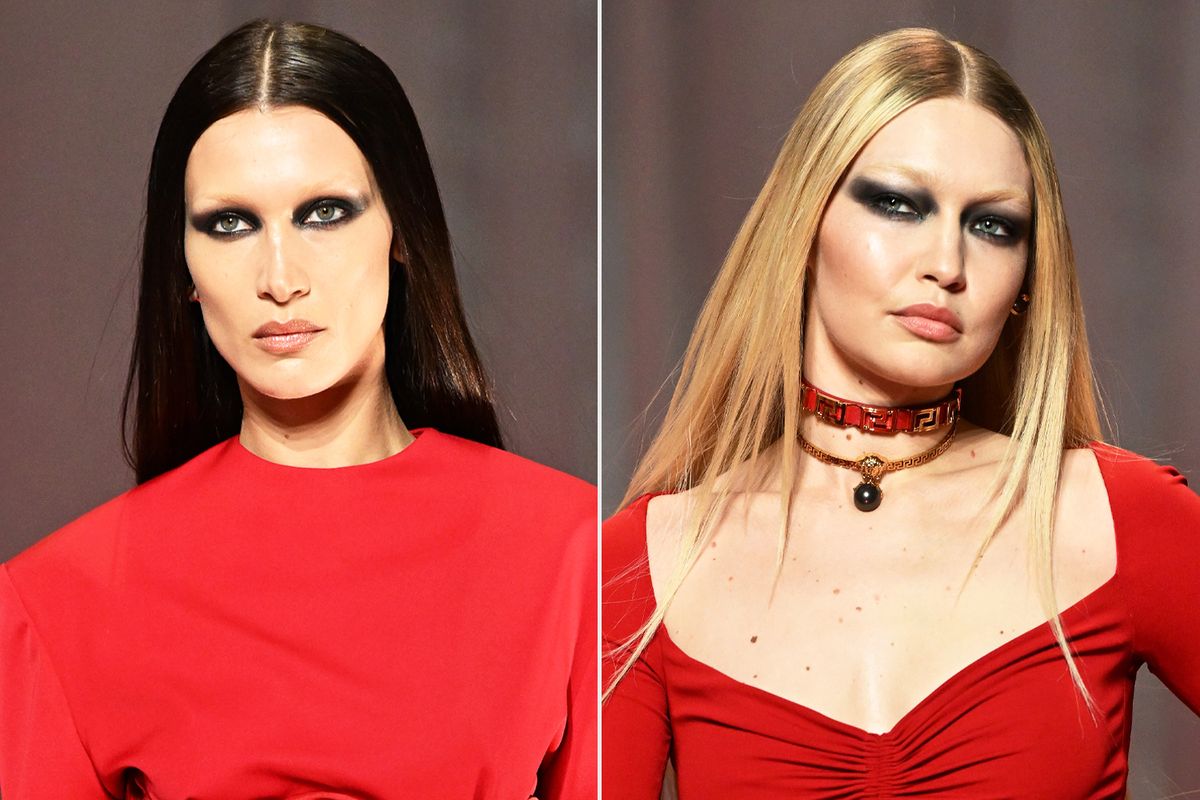 Bella dan Gigi Haadid saat hadir di panggung fashion show Versace, dalam gelaran  Milan Fashion Week Fall/Winter 2022/2023, pada 25 Februari 2022 di Milan, Italia.  