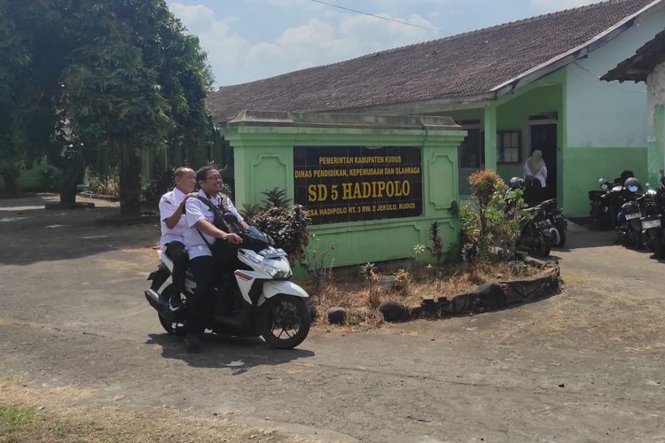 Bupati Kudus Bantah Stigma Sekolah 