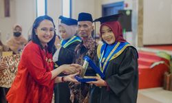 Ingin Lulusan Stikes Bisa Langsung Kerja, Ini Pesan Ketua Yayasan Dharma Wanita Kabupaten Kediri
