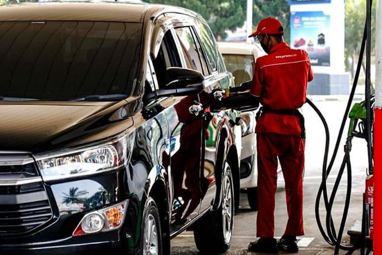 Saat mobil akan didiamkan untuk waktu lama, sebaiknya BBM diisi penuh