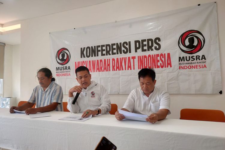 Ketua Panitia Musyawarah Rakyat (Musra) Indonesia Panel Barus dalam konferensi pers pemaparan hasil Musra, di Senayan, Jakarta, Rabu (22/2/2023).