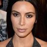 Kim Kardashian Belajar Kecantikan dan Perawatan Kulit dari Sang Ibu