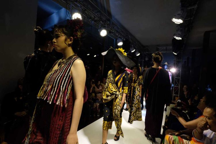 Tenun Ikat Nagekeo di Kabupaten Nagekeo, NTT tampil di fashion show Bali, Minggu, (17/7/2022). (DOK/PEMDA NAGEKEO)