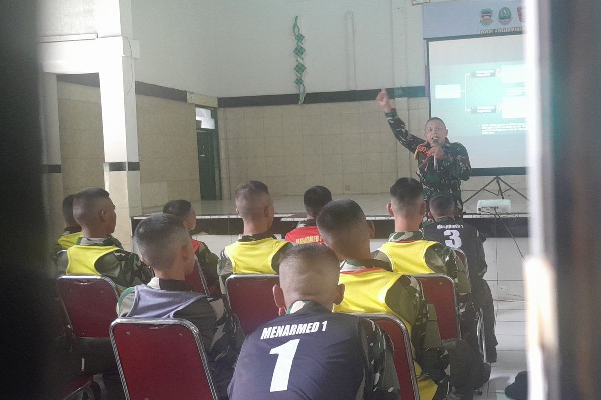 Sebanyak 39 siswa tingkat SMP mengikuti pendidikan berkarakter di Resimen Artileri Medan 1 Sthira Yudha, Batalyon Artileri Medan 9, Purwakarta, Jawa Barat, Sabtu (3/5/2025).