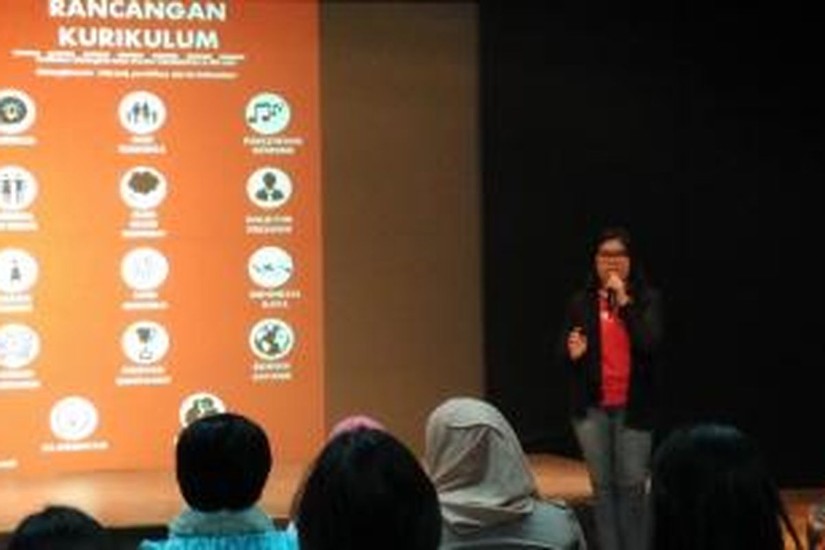 Tim perumus sabangmerauke.org Meiske Demitria Wahyu dalam seminar bertajuk gerakan sosial rayakan perbedaan yang digelar Group of Digital Kompas Gramedia di Bentara Budaya Jakarta, Selasa (22/9/2015).
