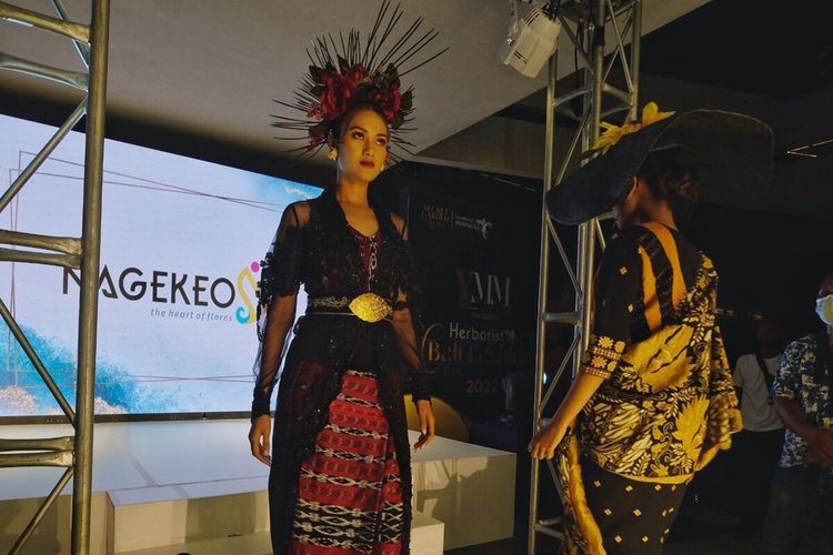 Tenun Ikat Nagekeo di Kabupaten Nagekeo, NTT tampil di fashion show Bali, Minggu, (17/7/2022). (DOK/PEMDA NAGEKEO)