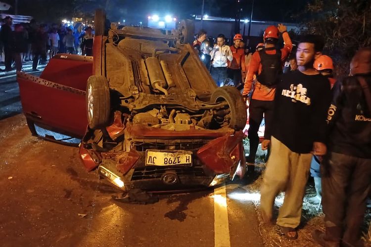 Agya Terguling di Jalan Lingkar Salatiga, 4 Pelajar Terluka