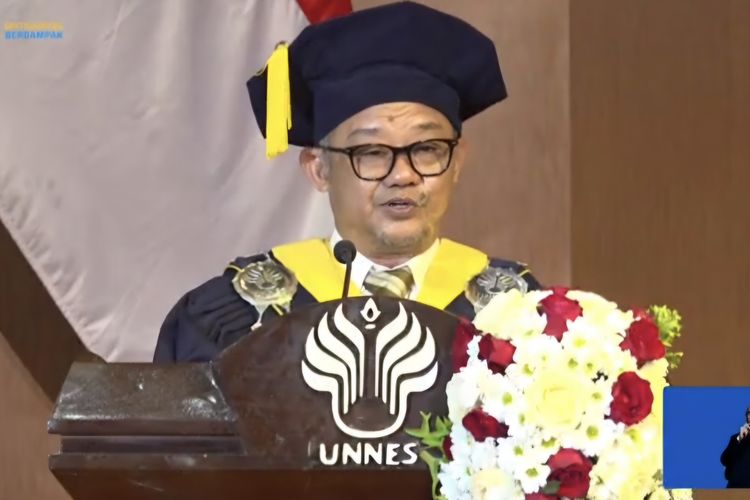Menteri Pendidikan Dasar dan Menengah (Mendikdasmen) Abdul Mu'ti di Upacara Dies Natalis ke-60 Universitas Negeri Semarang (Unnes) yang disiarkan secara daring pada Minggu (8/6/2025)