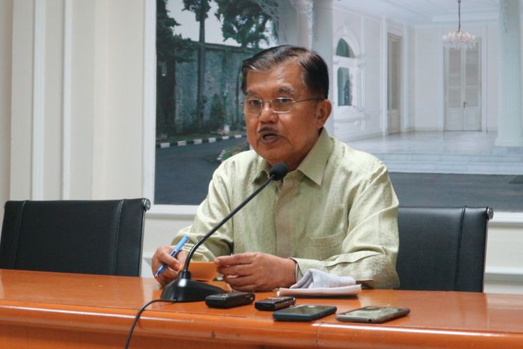 Wakil Presiden RI Jusuf Kalla ketika memberikan keterangan pers di Istana Wakil Presiden RI, Jakarta, Selasa (5/6/2018). 