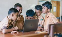 Efektifkah Pelajaran Coding Saat Literasi Siswa Masih Rendah?