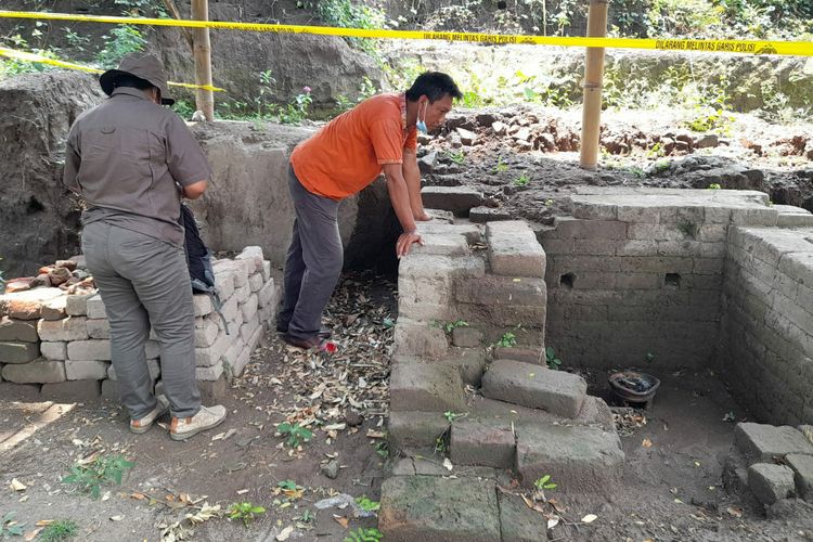 Struktur kuno bagian dari petirtaan yang ditemukan di Desa Menang, Kecamatan Pagu, Kabupaten Kediri, Jawa Timur. 