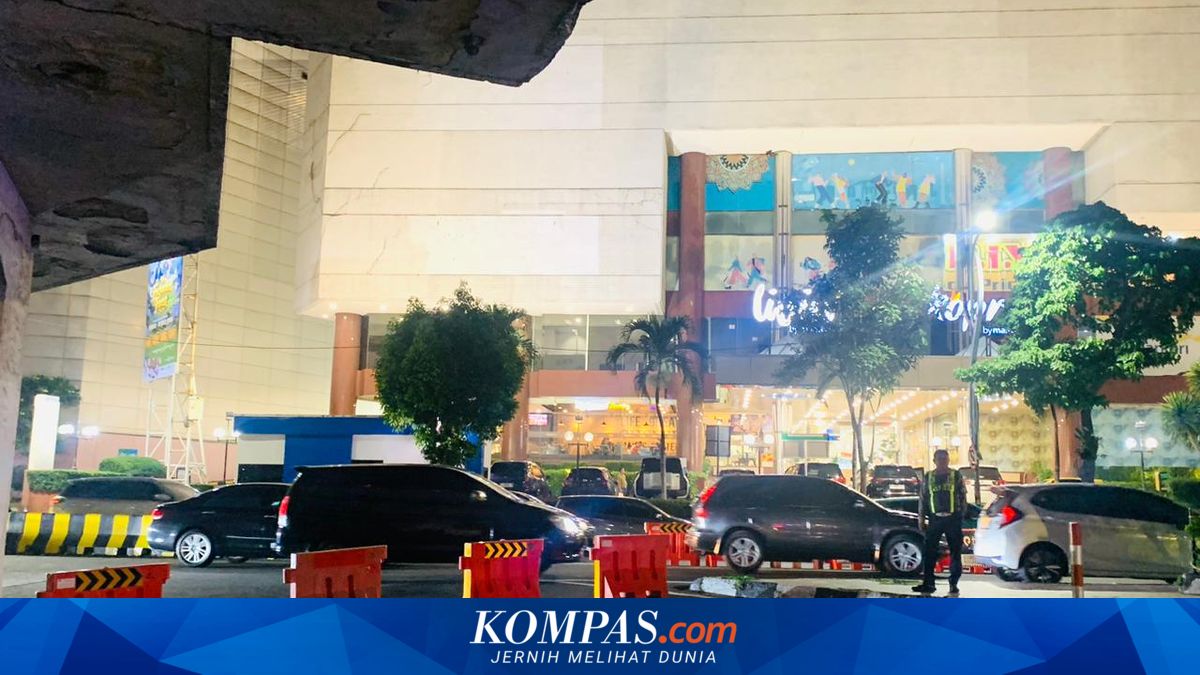 Demo di Grahadi Memanas, Arus Kendaraan di Jalan Embong Malang Padat