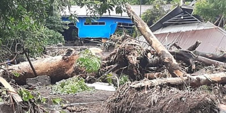 A house damaged by flood in Lembata Regency, East Nusa Tenggara on Sunday, April 4.