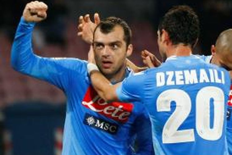 Penyerang Napoli, Goran Pandev, mencetak dua gol saat bermain imbang 3-3 dengan Udinese dalam lanjutan Serie-A, Sabtu (7/12/2013).
