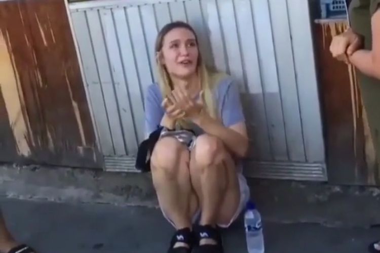 Potongan video seorang warga negara Rusia menangis usai jadi korban jembret