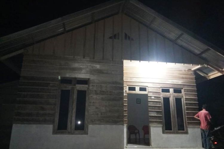 Rumah lokasi pembunuhan di Desa Buket Jrat Manyang, Kecamatan Tanah Jambo Aye, Kabupaten Aceh Utara, Rabu (1/5/2019) malam