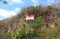 Peringati HUT Ke-79 RI, 2 Siswa SD di Malang Kibarkan Bendera Raksasa di Tebing Lembah Kera