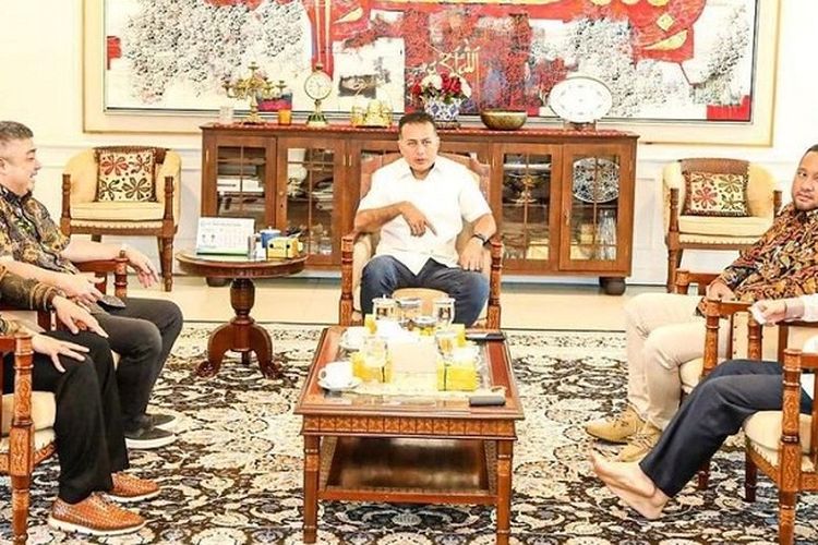 Wakil Gubernur Sumatera Utara Musa Rajekshah atau Ijeck saat bertemu dengan perwakilan PGN di rumah dinasnya, Sabtu, (15/10/2022).