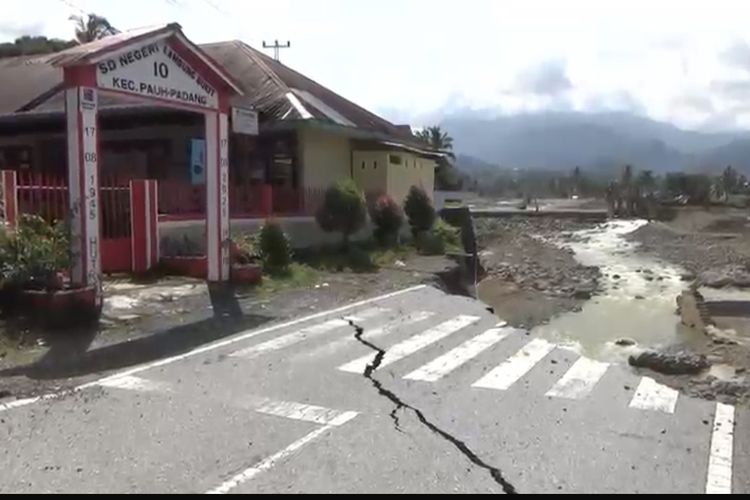 Terancam Longsor Pascabencana Padang, SDN 10 Lambung Bukit Terpaksa Kosongkan Dua Kelas