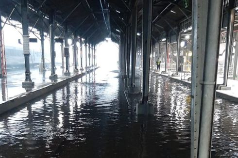 Operasional Stasiun Semarang Tawang Lumpuh karena Kebanjiran