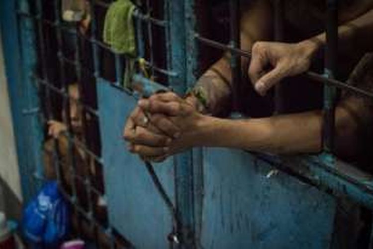 Sekelompok besar militan bersenjata menyerbu penjara di kota Kidapawan, Filipina selatan, Rabu (4/1/2016) dini hari. Akibatnya, hampir 160 napi kabur dan seorang sipir penjara tewas. Lima napi lagi ditembak mati saat dikejar polisi.