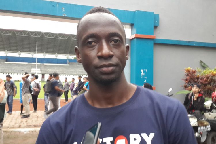 Gelandang Arema FC Makan Konate usai latihan di Stadion Cakrawala Universitas Negeri Malang (UM) Kota Malang, Rabu (6/2/2019)