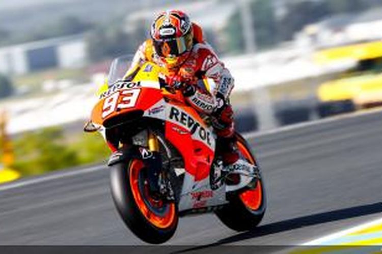 Pebalap Repsol Honda asal Spanyol, Marc Marquez, memacu motornya di Sirkuit Le Mans pada sesi latihan bebas pertama GP Perancis, Kamis (16/5/2014).