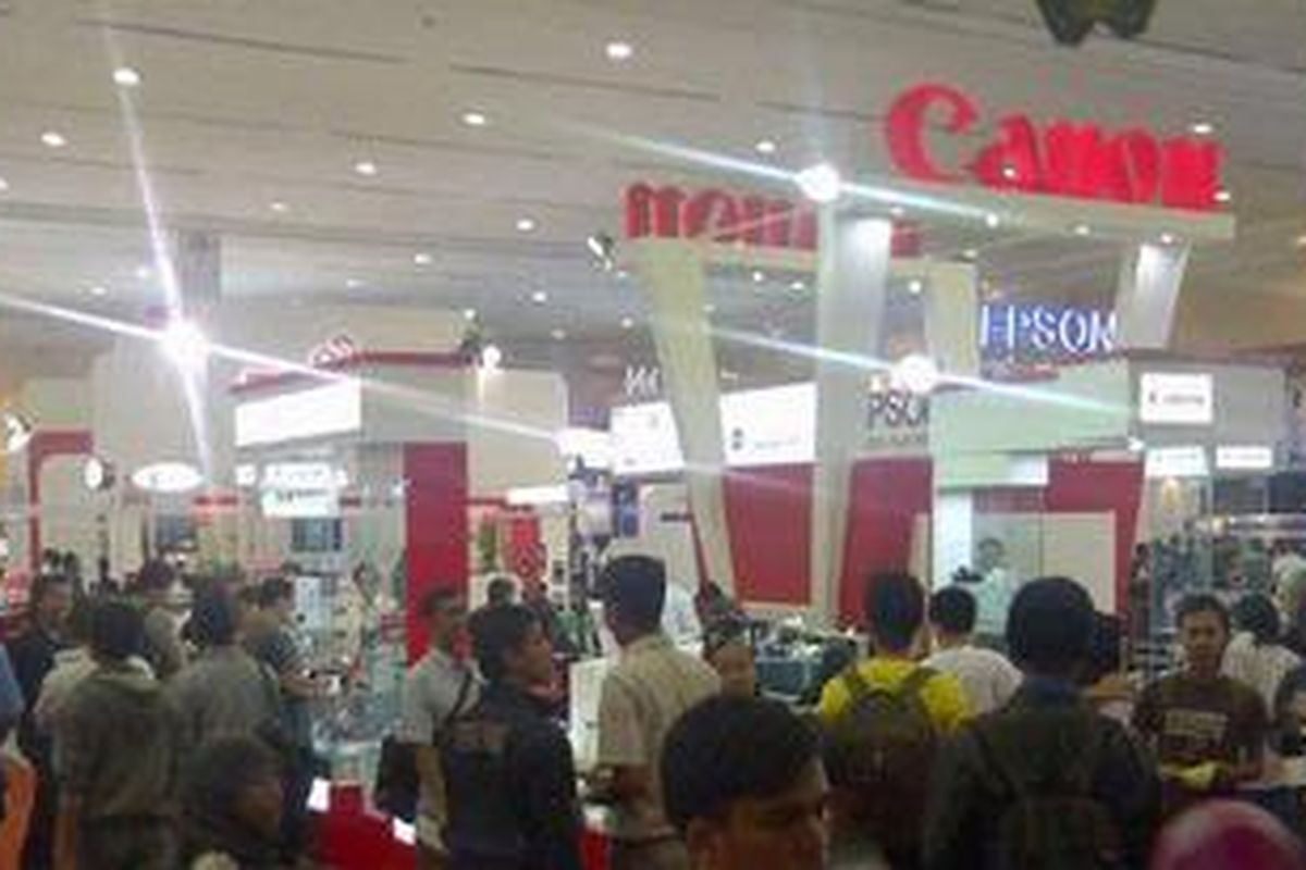 Suasana Mega Bazaar Computer 2012 di Jakarta Convention Center, 29 Februari - 4 Maret 2012. 