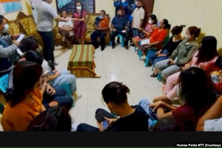 Polda NTT menitipkan 17 anak korban TPPO ke Kesusteran Katholik Maumere, Kabupaten Sikka, pertengahan Juni 2021.