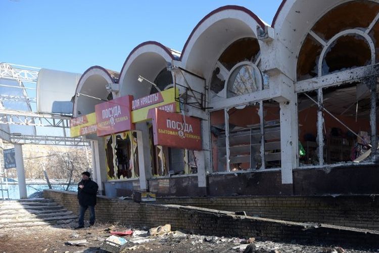 Setidaknya 25 orang tewas dan 20 lainnya luka-luka dalam penembakan di sebuah pasar di kota Donetsk yang dikuasai Rusia di Ukraina timur, pada 21 Januari 2024.