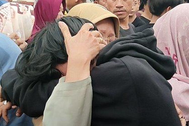 Puluhan remaja anggota Geng Motor XTC Pelajar Indramayu yang sempat ditangkap polisi, dikembalikan ke orangtua mereka, Kamis (18/1/204).