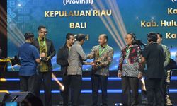 Gotong Royong Tingkatkan Kualitas Layanan Pendidikan, Kepri Raih Anugerah Merdeka Belajar 2024 dari Kemendikbudristek