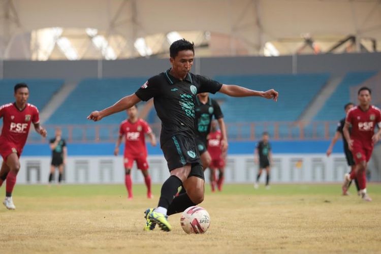 Laga uji coba PS Sleman versus klub Liga 2 Persiba Balikpapan di Stadion Wibawa Mukti, Cikarang, Jawa Barat pada Sabtu (12/6/2021) dalam rangka pemusatan latihan PS Sleman selama delapan hari hingga JUmat (18/6/2021) sejak Kamis (10/6/2021).

PS Sleman ditekuk tamunya satu gol tanpa balas.
