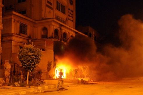 Markas Ikhwanul Muslimin di Kairo Diserbu dan Dibakar Massa