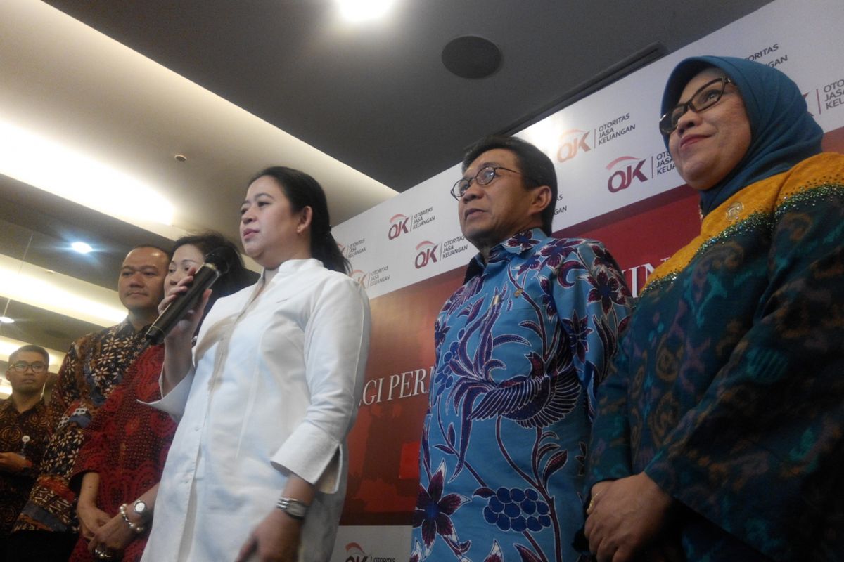 Konferensi Pers Launching Strategi Perlindungan Konsumen Keuangan (SPKK) di Main Hall Bursa Efek Indonesia (BEI), Jakarta, Kamis (18/5/2017).