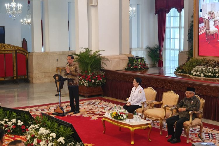 Presiden Joko Widodo dalam acara Presidential Lecture Internalisasi dan Pembumian Pancasila, di Istana Negara, Jakarta, Selasa (3/12/2019). 