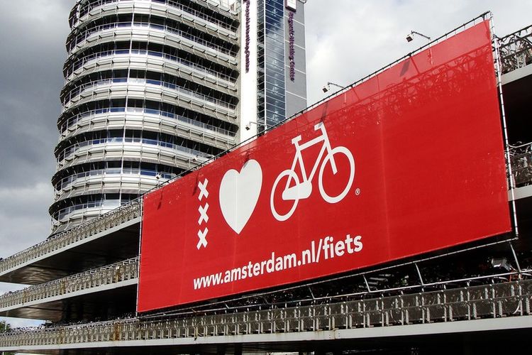 Tempat penyimpanan sepeda, De Fietsflat di Amsterdam
