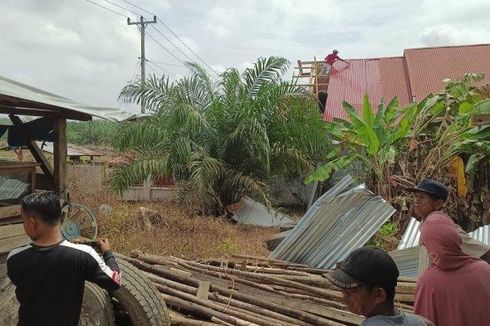 Angin Puting Beliung Terjang Bungo, Sejumlah Rumah Warga Rusak dan Tiang Listrik Roboh