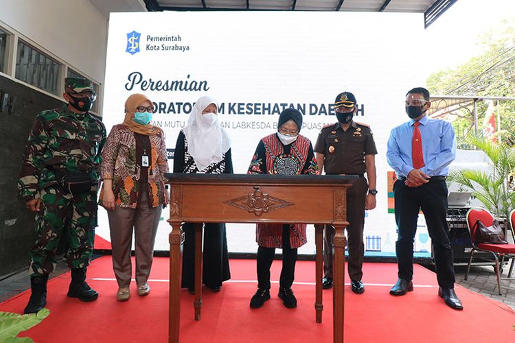 Walikota Surabaya Tri Rismaharini, meresmikan Laboratorium Kesehatan Daerah (Labkesda), Selasa (15/9/2020) 
