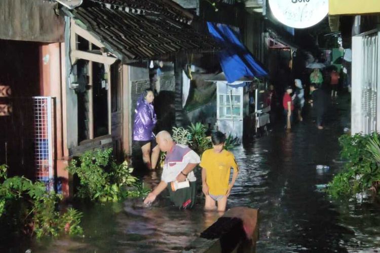 kondisi banjir di Solo, yang tersebar di 15 kelurahan dari tiga kecamatan, Kamis (16/2/2023).