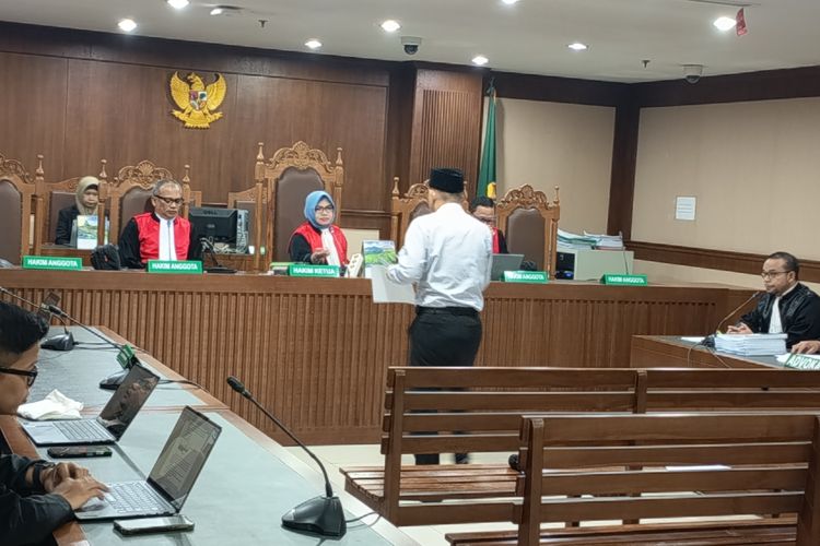 Mantan Kepala Ombudsman Bantah Terima Uang Dugaan Korupsi Tata Pertambangan Nikel