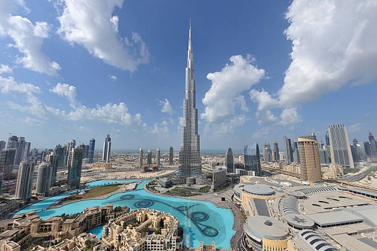 Burj Khalifa, gedung pencakar langit tertinggi di dunia.