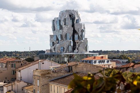 Dibuka Minggu, Galeri Seni Karya Frank Gehry Dilapisi 11.000 Panel Baja Anti-karat