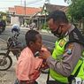 Kisah Viral Purnomo, Polisi yang Bantu Gelandangan dan Pakaikan Baju ODGJ Pinggir Jalan
