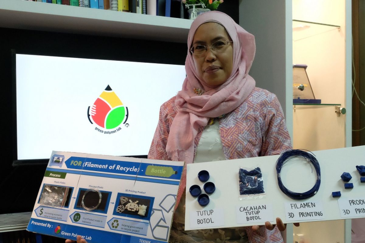 Dosen ITB Mardiyati melakukan penelitian pemanfaatan sampah botol plastik sebagai bahan filamen untuk produk 3D printing. Penelitian ini diberi judul Preparation of 3D Printing Filament Made From Thermoplastic Waste.