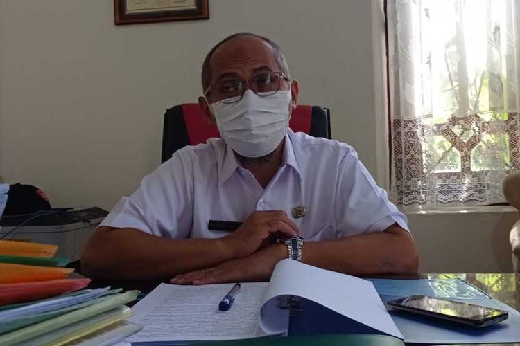 Kepala Dinas Kesehatan Kabupaten Magetan Rohmat Hidayat, pasien terkonfirmasi positif covid 19 di Kabupaten Magetan meningkat tajam. Adanya varian omicron dan abainya masyarakat mengenakan masker diduga turut menyebabkan angka pasien teronfirmasi covid 19 meningkat.