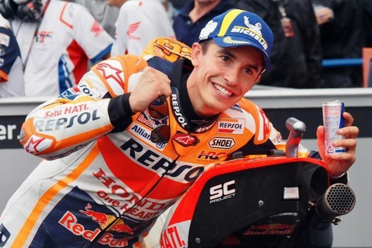 Pebalap Repsol Honda Marc Marquez merayakan keberhasilan dalam meraih pole position MotoGP Jepang 2022 di Sirkuit Motegi, Sabtu (24/9/2022) sore WIB. Link live streaming MotoGP Jepang tersedia di bagian akhir artikel ini. Terkini, Marc Marquez akan kembali tampil pada MotoGP Thailand 2022 yang dijadwalkan berlangsung di Chang International Circuit, Buriram, 30 September hingga 2 Oktober 2022.